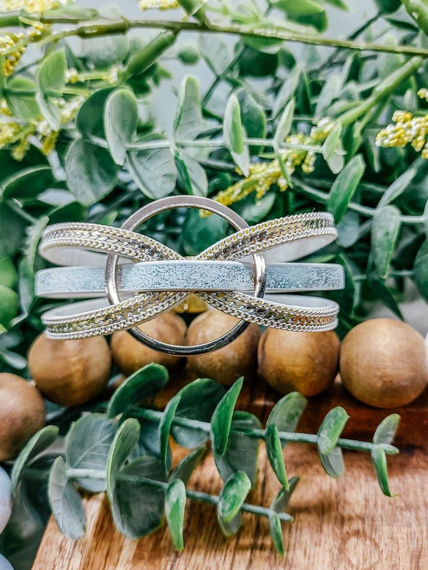 Shimmering Off White Magnetic Bracelet