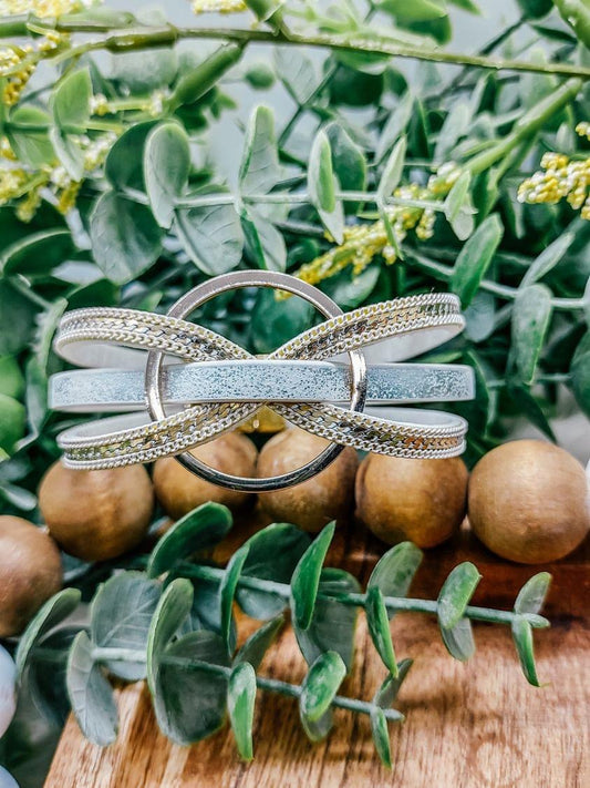 Shimmering Off White Magnetic Bracelet